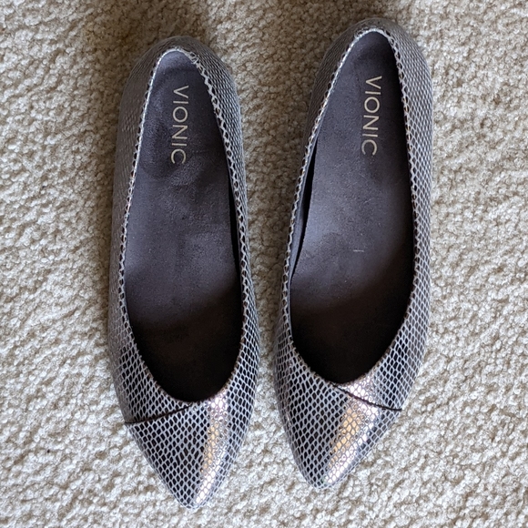 Vionic flats - Picture 1 of 4
